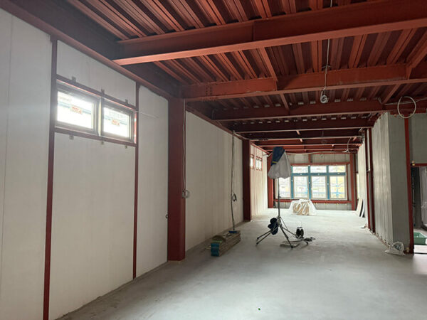 平和町のビルで内部が出来上がっている様子