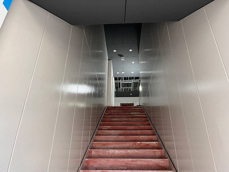 階段と吹き抜け構造