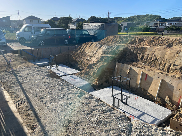 施主様所有の車が隣接している状況